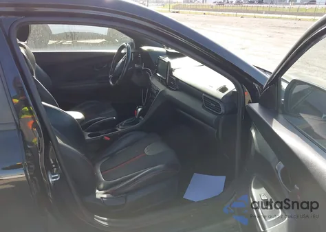 2020 Hyundai Veloster Turbo z USA, uszkodzony, nr VIN KMHTH6AB2LU022387